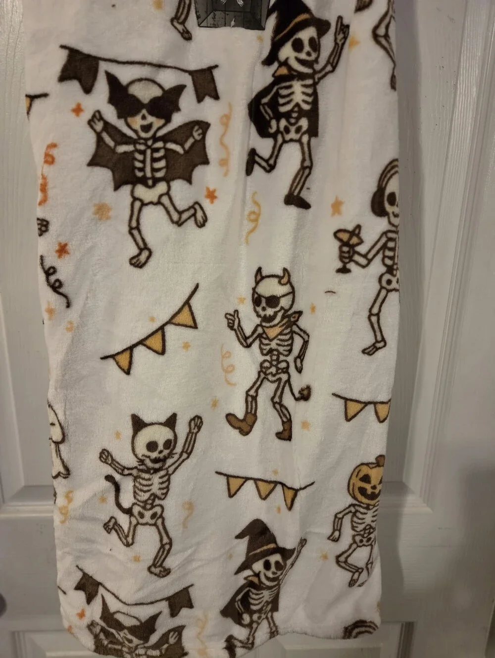 Dresssed Up NWT skeleton Plush Throw